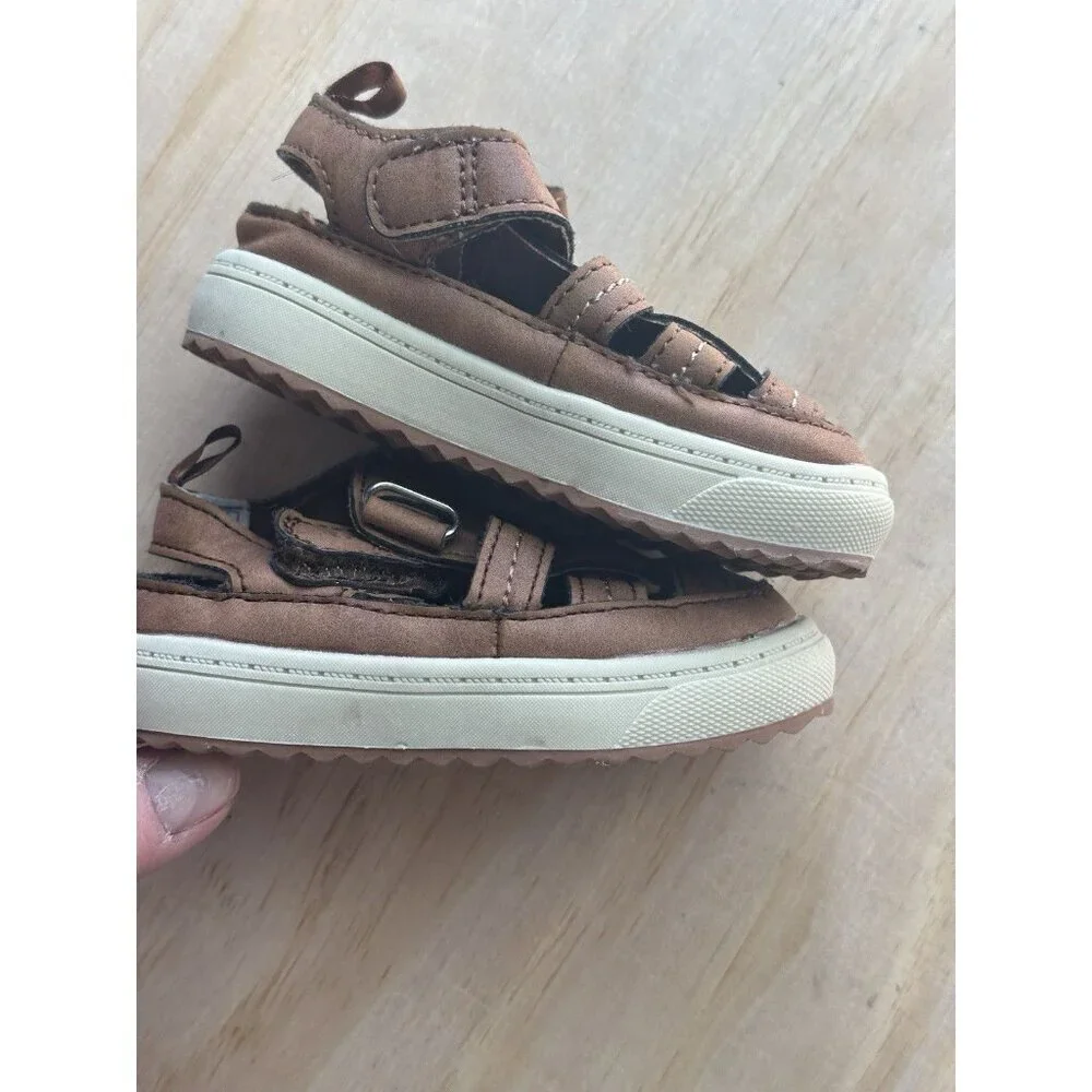 Oshkosh toddler shoes- Anchor, Size‎ 4 Hook And Loop Brown